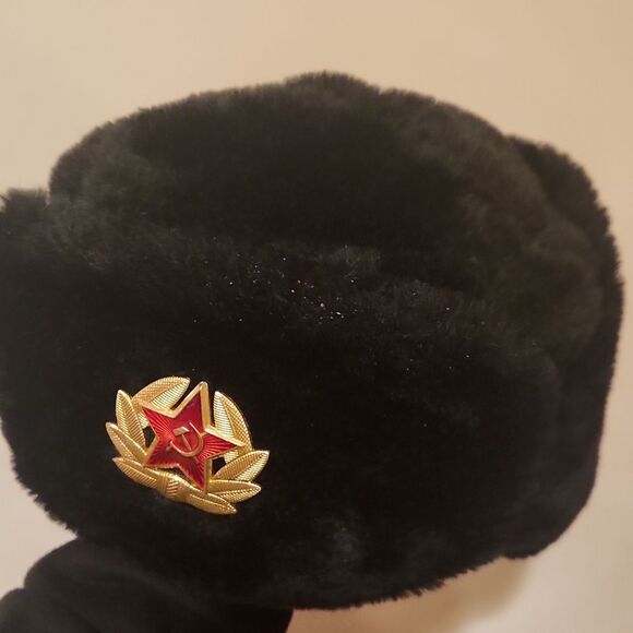 Russian Black Faux Fur Hat with Red Army Star Emblem - Picture 7 of 7